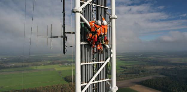 Personen in een mast