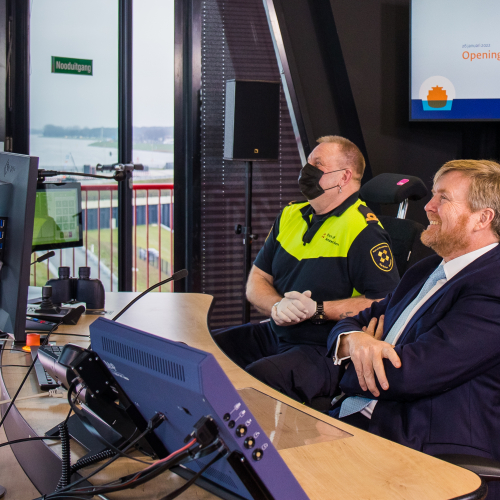 Uitleg_sluisbedienaar_HugoJut_aan_de_Koning.jpg