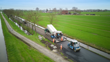 KWS legt circulaire wegverharding aan met Cold Asphalt Recycling Train in Friese Weidum.jpg