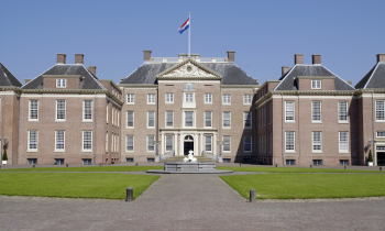 Paleis Het Loo basse-cour.jpg