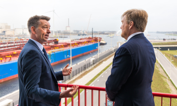 JanRienstra_RWS_geeft_uitleg_aan_Koning.jpg
