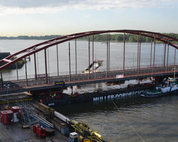120605 Schellingwouder boogbrug roll on 028uits.jpg
