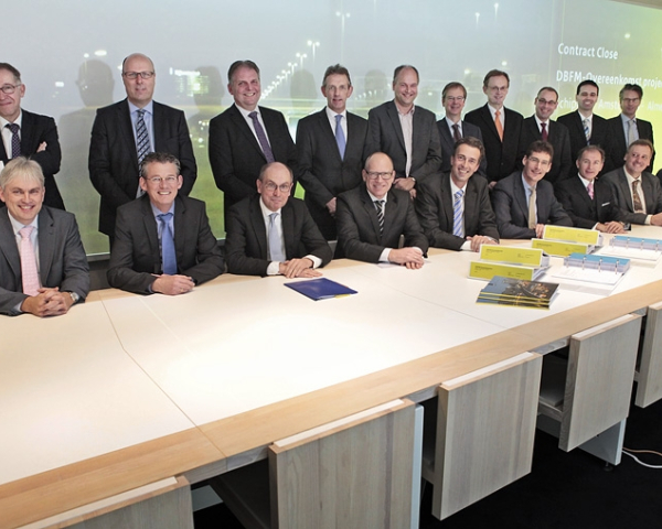 Ondertekening SAAone.JPG