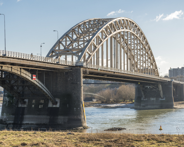 Waalbrug foto.jpg