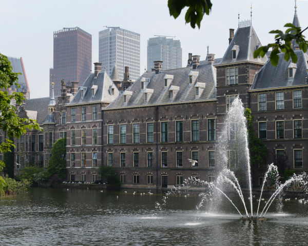 Hofvijver - ministerie Algemene Zaken - Binnenhof.jpg