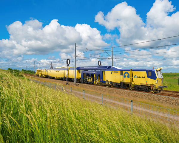 Hybride stopmachine VolkerRail werkenbigrootj met achtergrond.png