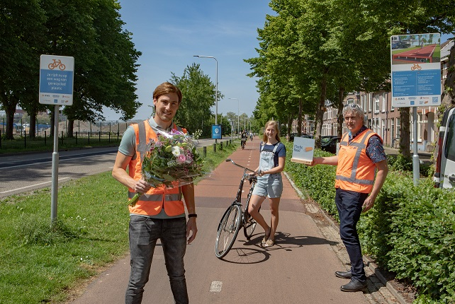 PlasticRoad foto 1 - de miljoenste fietser (s).jpg
