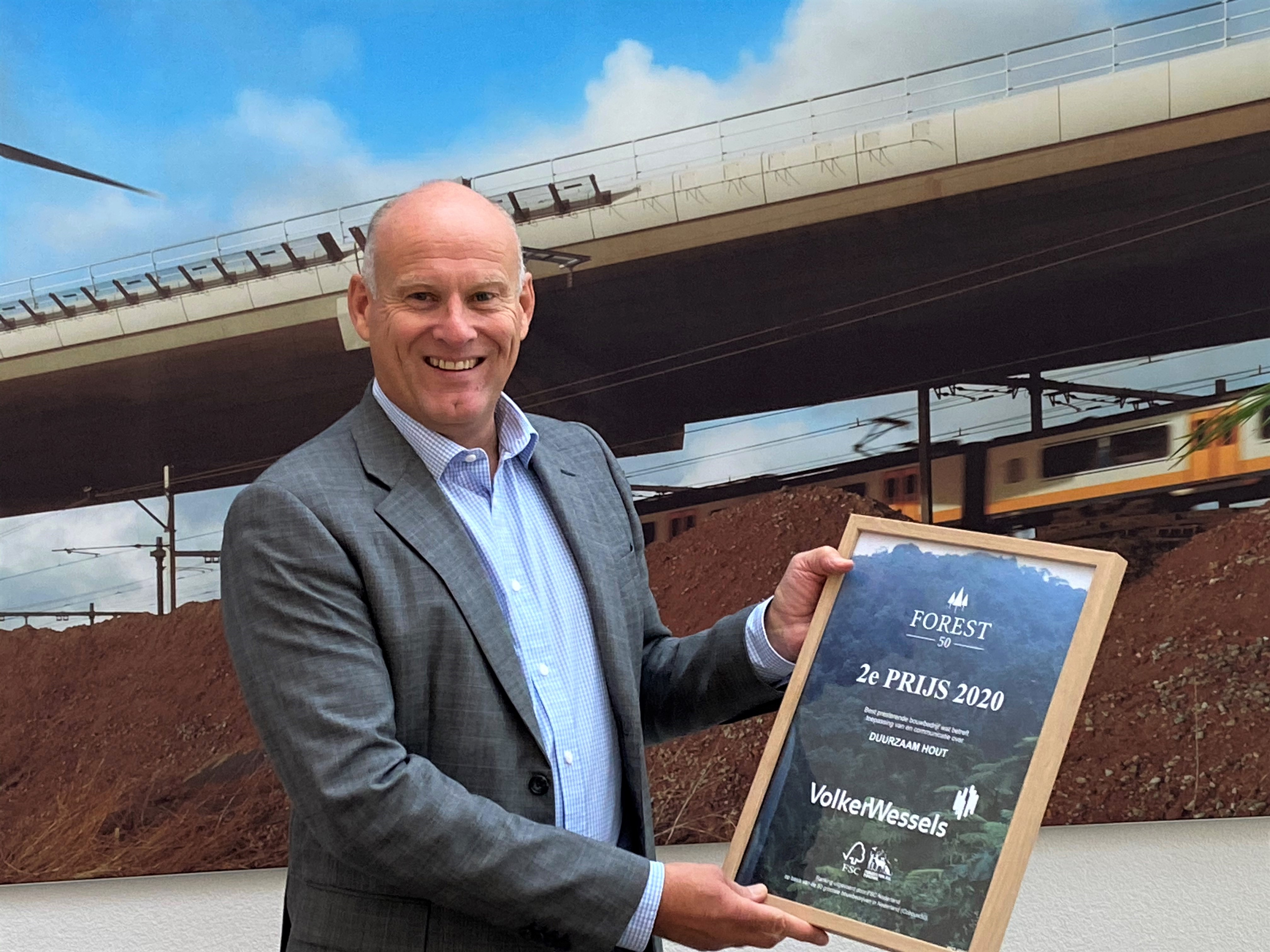 Jan de Ruiter neemt Forest 50 prijs in ontvangst.jpg