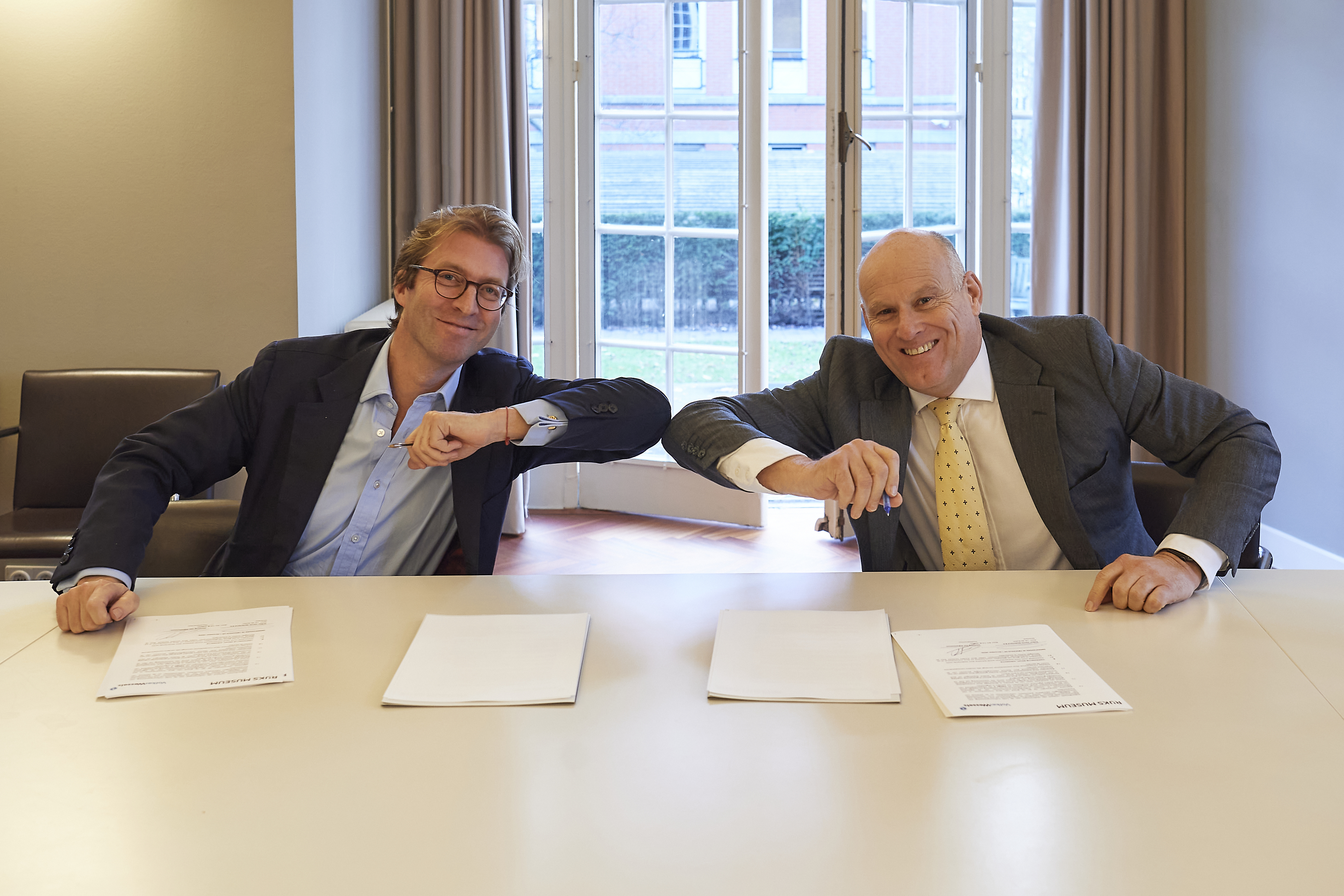 Dibbits en De Ruiter elleboog.jpg