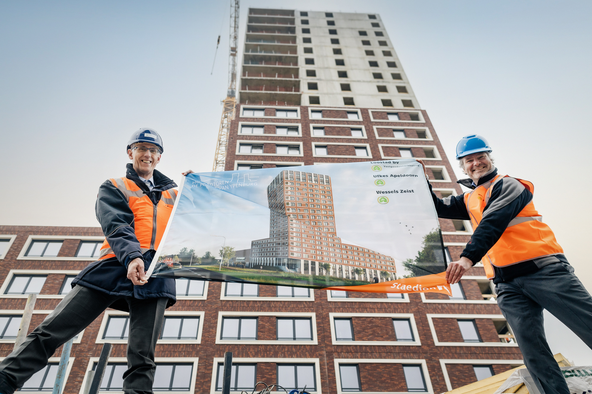 Henk Driesen en Dré Boidin voor de Hofbadtoren.jpg