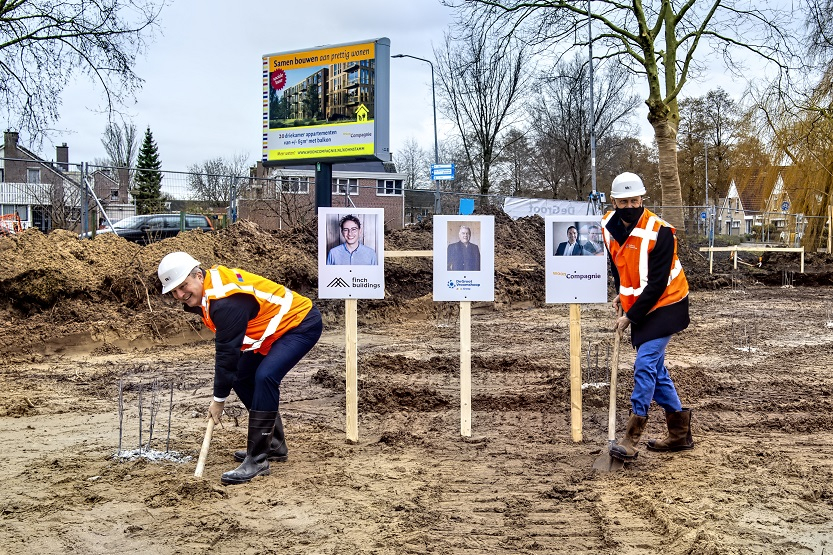 Starthandeling woongebouw M'DAM, plaatsing met ovv Fotograaf Evert Ruis - small.jpg