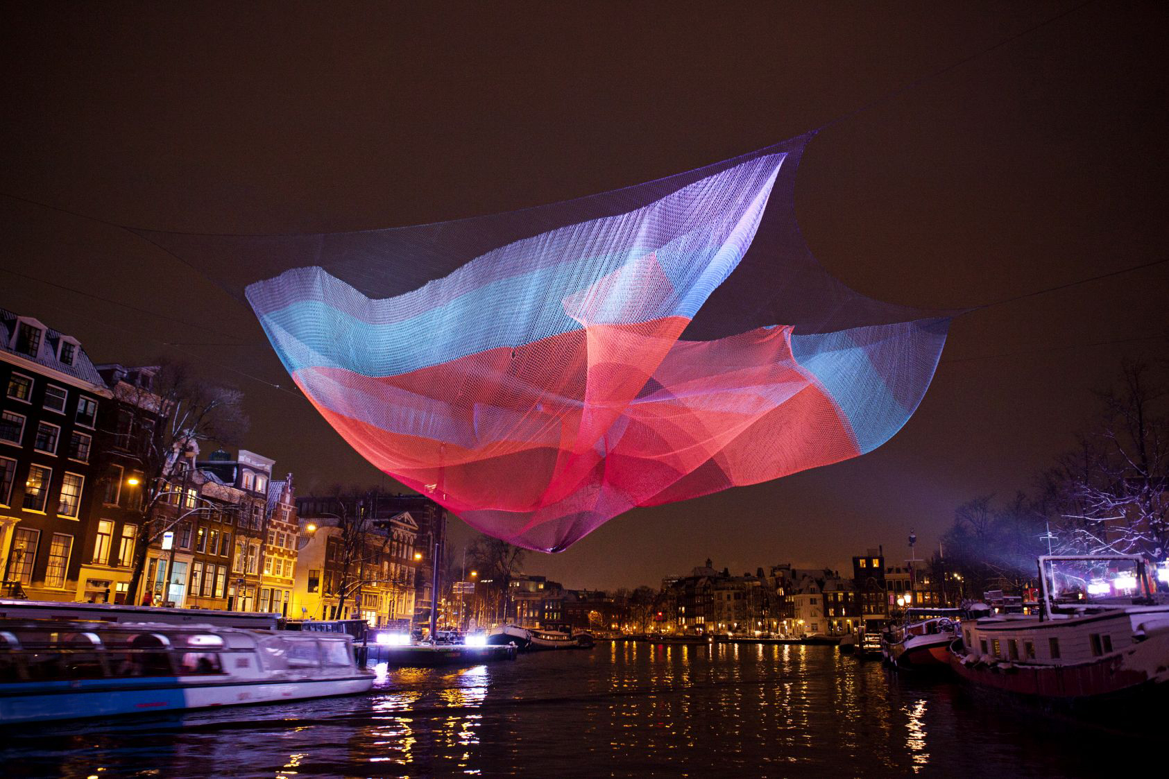 1.26 Amsterdam - Janet Echelman - Copyright Janus van den Eijnden.jpg